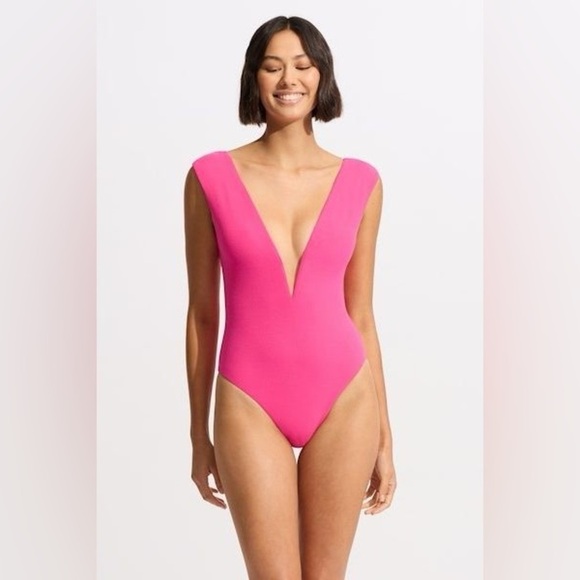SEAFOLLY Coco Beach Terry Cap
Sleeve V Wire One Piece in Fuchsia Rose Size 6 - Picture 2 of 7